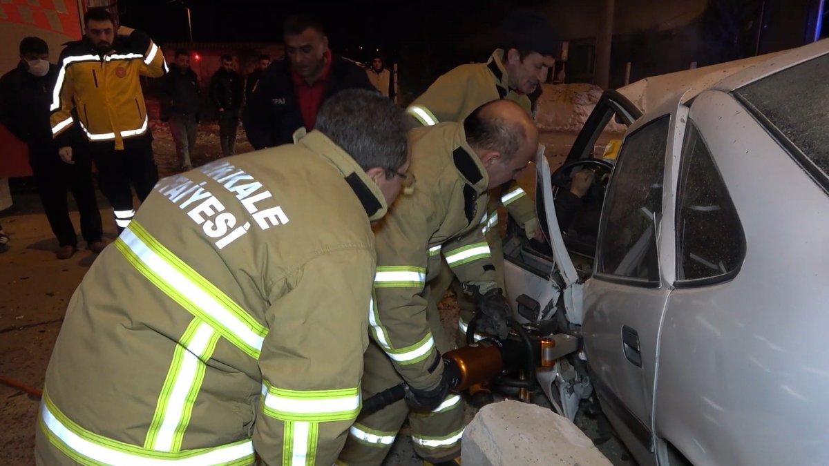 Kırıkkale'de kaza yapan sürücü, hurdaya dönen otomobilde sıkıştı