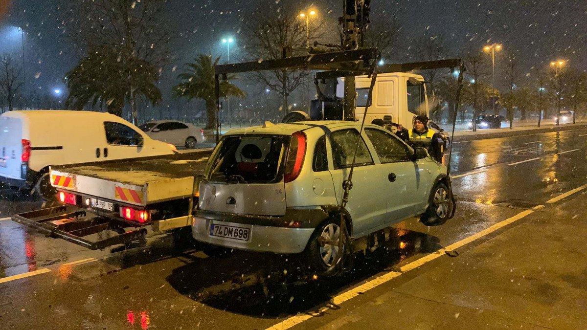 Maltepe'de, alkollü sürücüye eşinin önünde saldırı