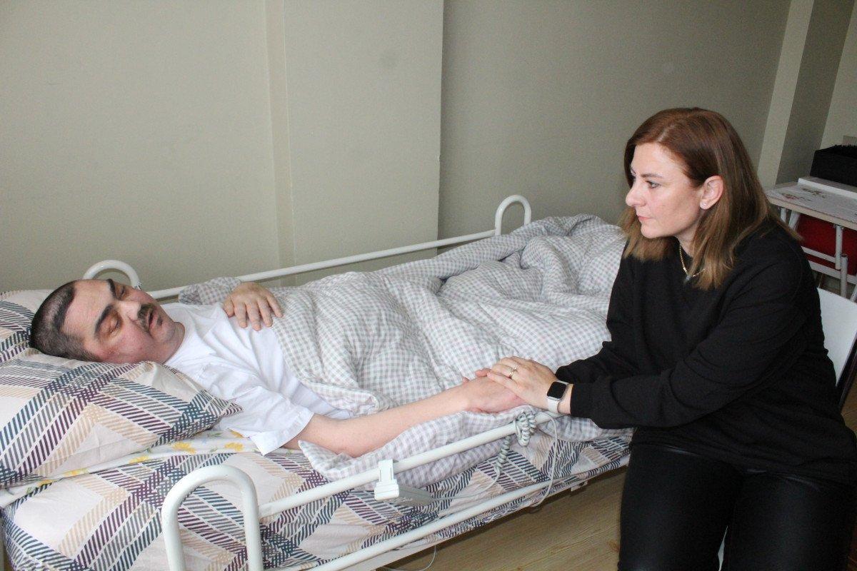 Kocaeli’de yatağa bağlı adamın vücudu, günden güne eriyor