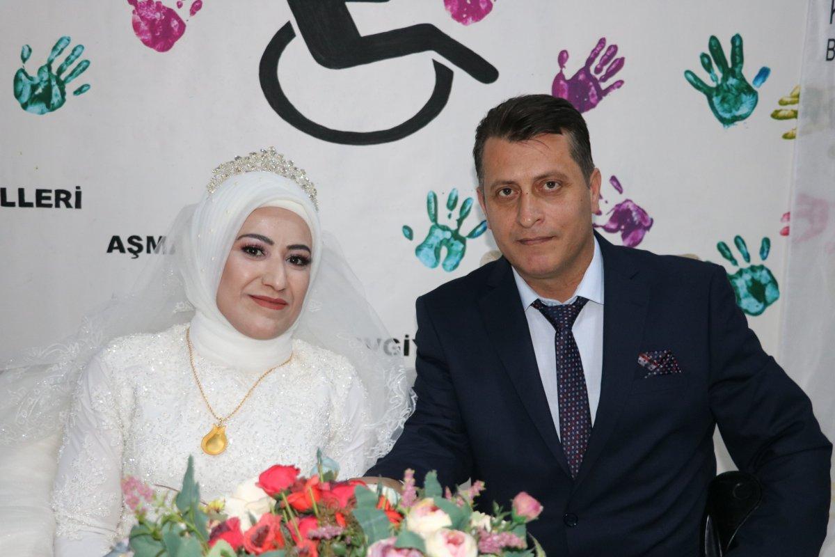 Kahramanmaraş'ta ortopedik engelli çift dünya evine girdi