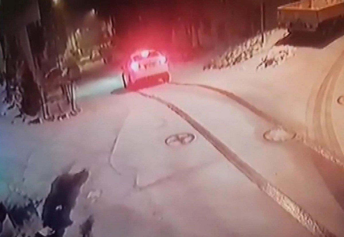 İstanbul'da, karlı yollarda sürücüler zor anlar yaşadı