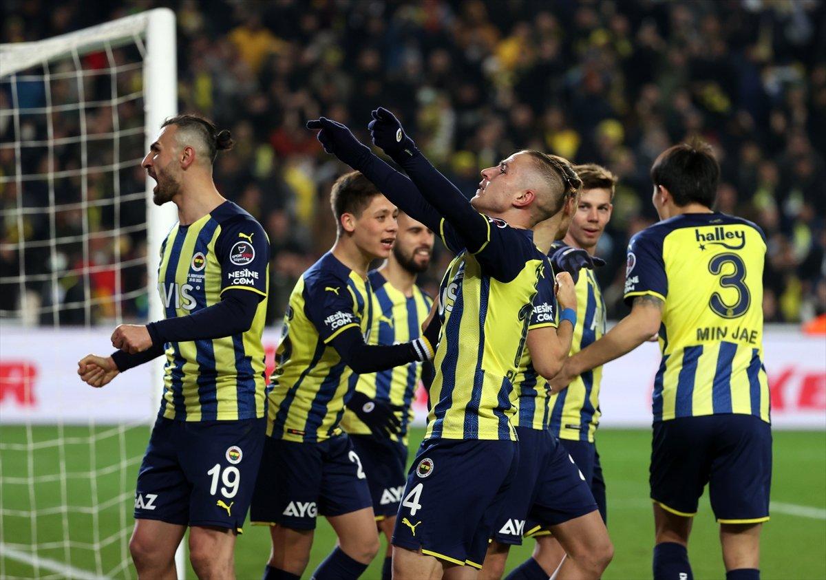 Dimitris Pelkas: Taraftar mutlu olmayı hak etti