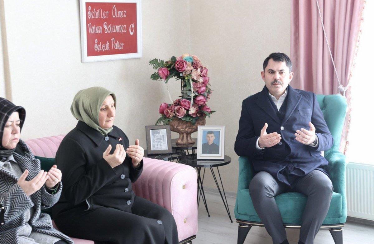 Murat Kurum'dan şehitlere ziyaret