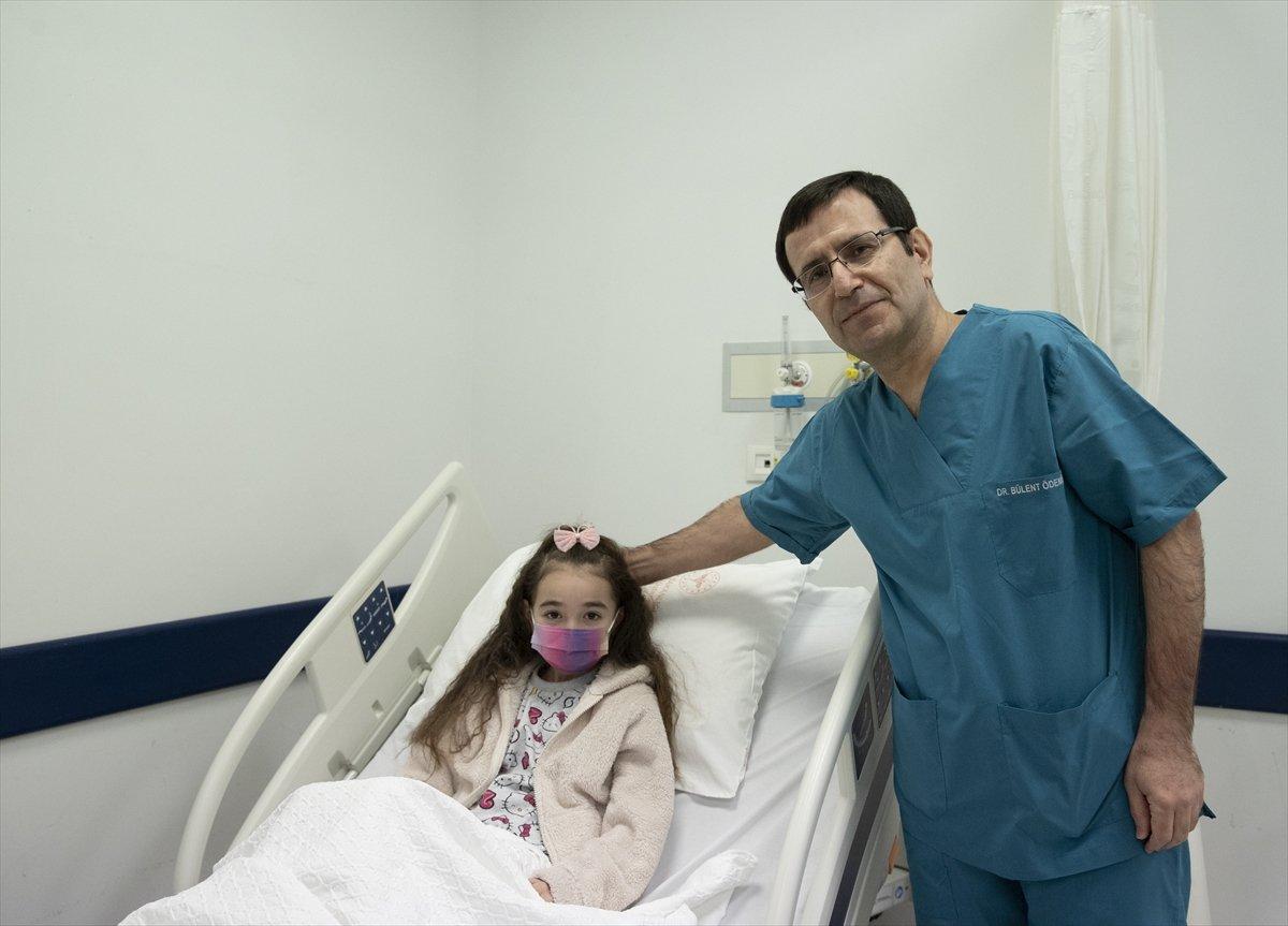 Ankara'da, çocuğun safra yolu tıkanıklığı mıknatısla açıldı