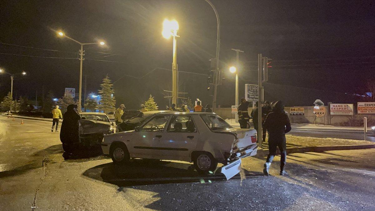 Niğde'de zincirleme kaza: 7 yaralı