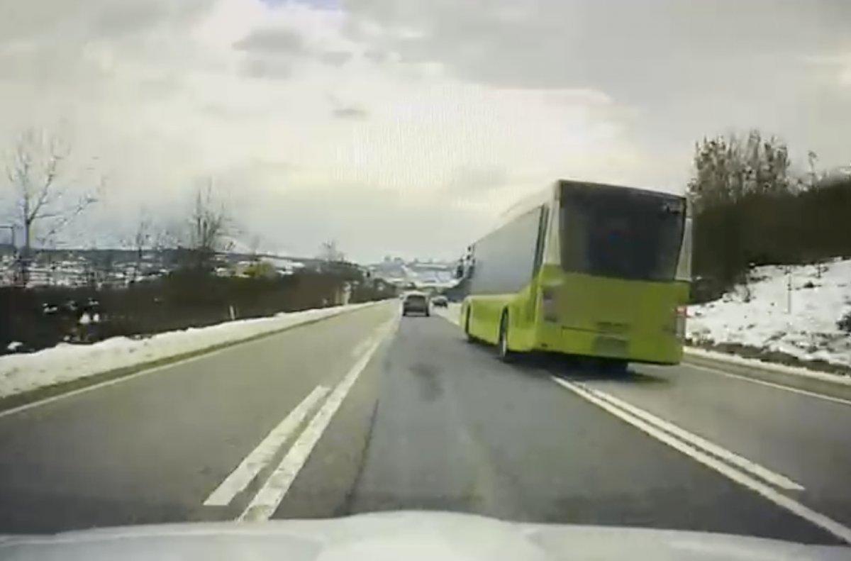 Kocaeli'de hatalı sollama yapıp sürücüyü tehdit eden otobüs şoförü