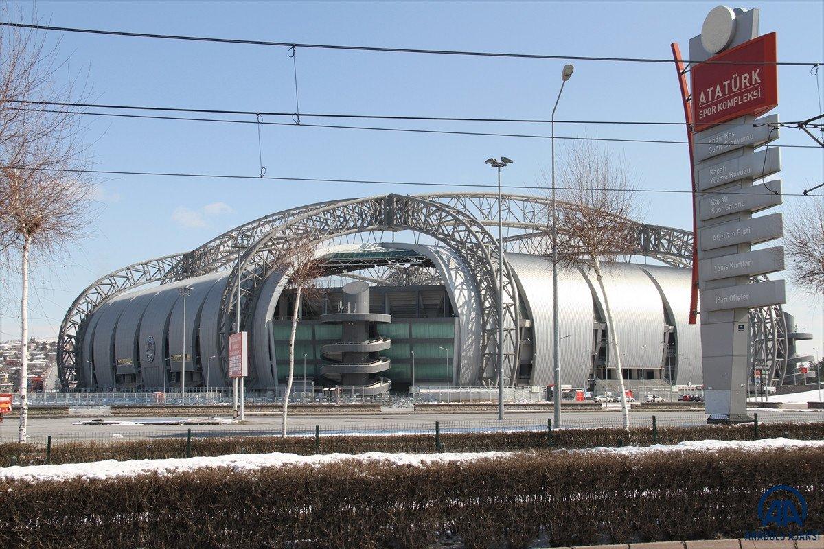 Hayırseverliği ile bilenen Kadir Has, yaptığı eserlerle iz bırakıyor