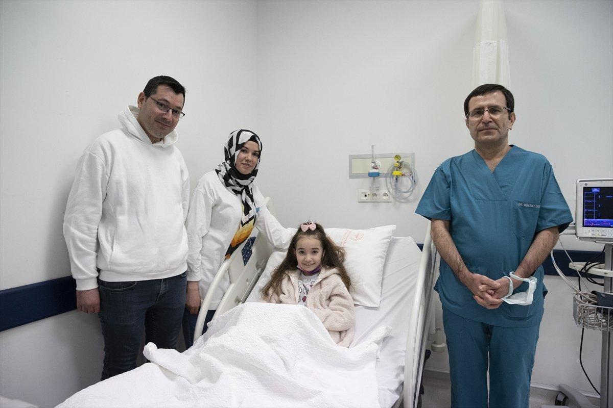 Ankara'da, çocuğun safra yolu tıkanıklığı mıknatısla açıldı