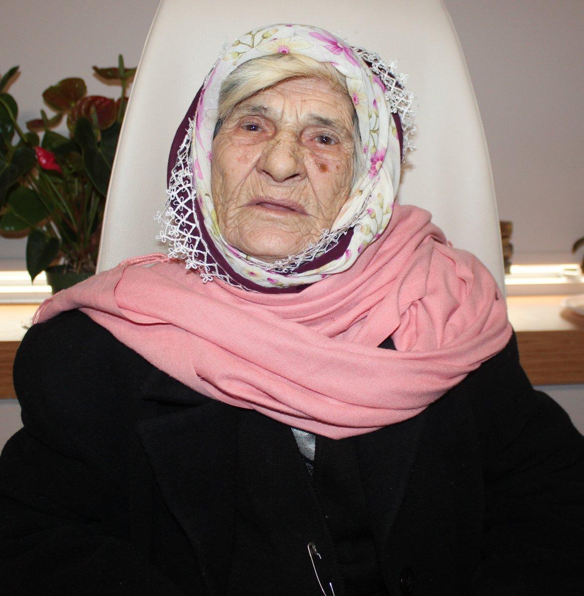 Manisa’da, yaşlı kadının gözleri ameliyatla yeniden açıldı