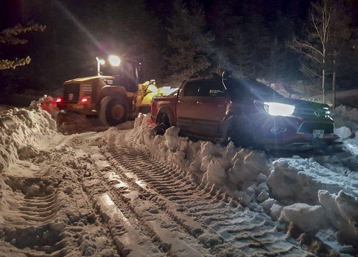 Ankara'da 4 kişilik aile, yoğun kar nedeniyle Otacı Yaylası'nda mahsur kaldı