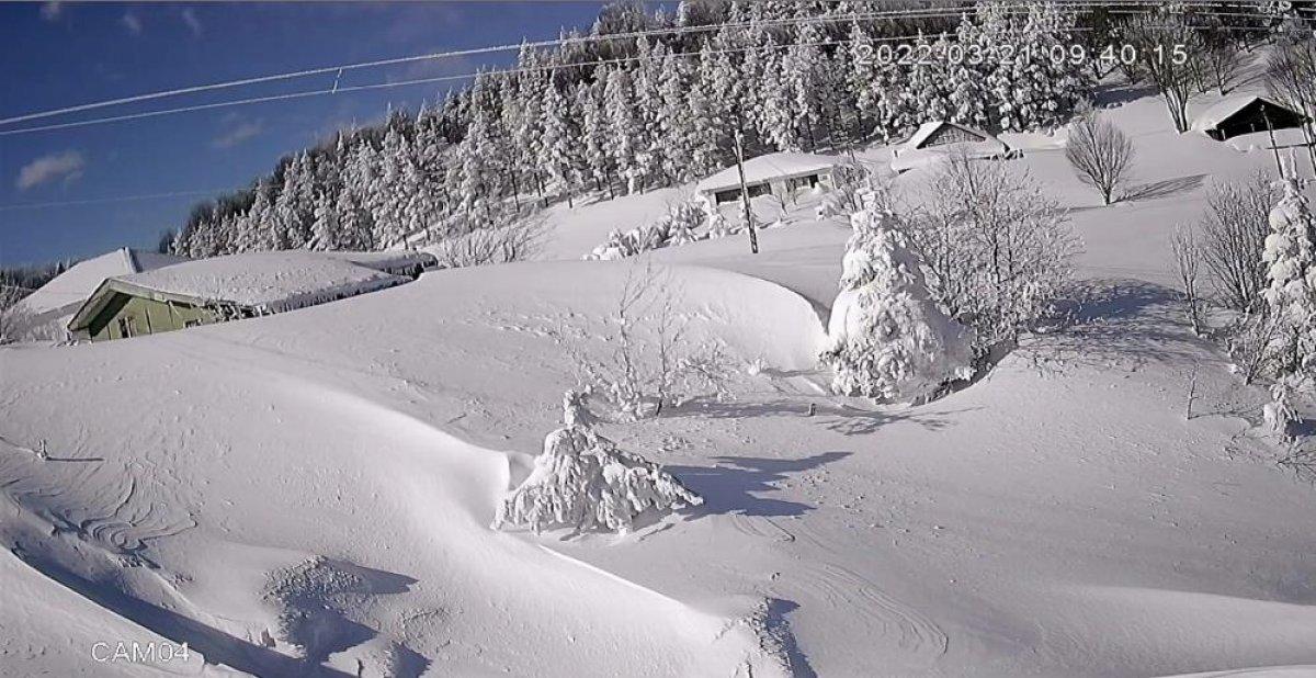 Sakarya’da kar kalınlığı 3 metreyi buldu
