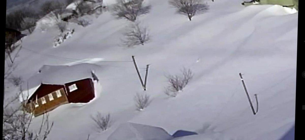 Sakarya’da kar kalınlığı 3 metreyi buldu