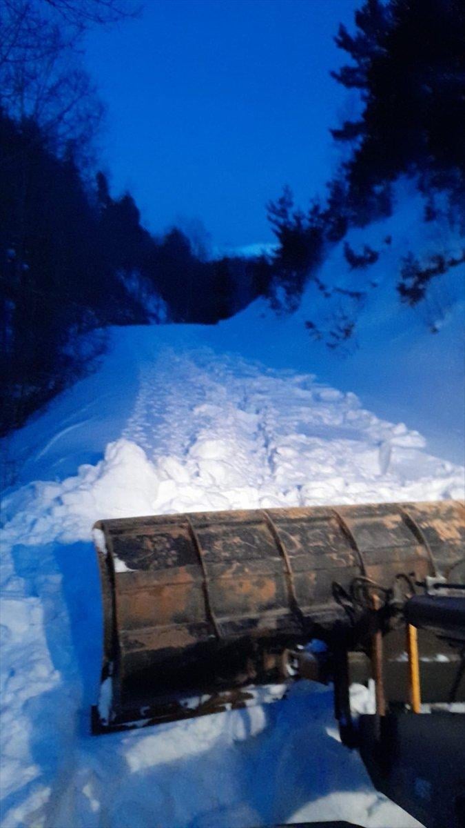 Ankara'da 4 kişilik aile, yoğun kar nedeniyle Otacı Yaylası'nda mahsur kaldı