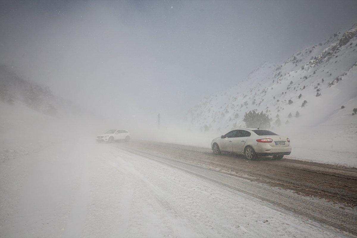 Antalya-Konya kara yolu tır geçişlerine kapatıldı