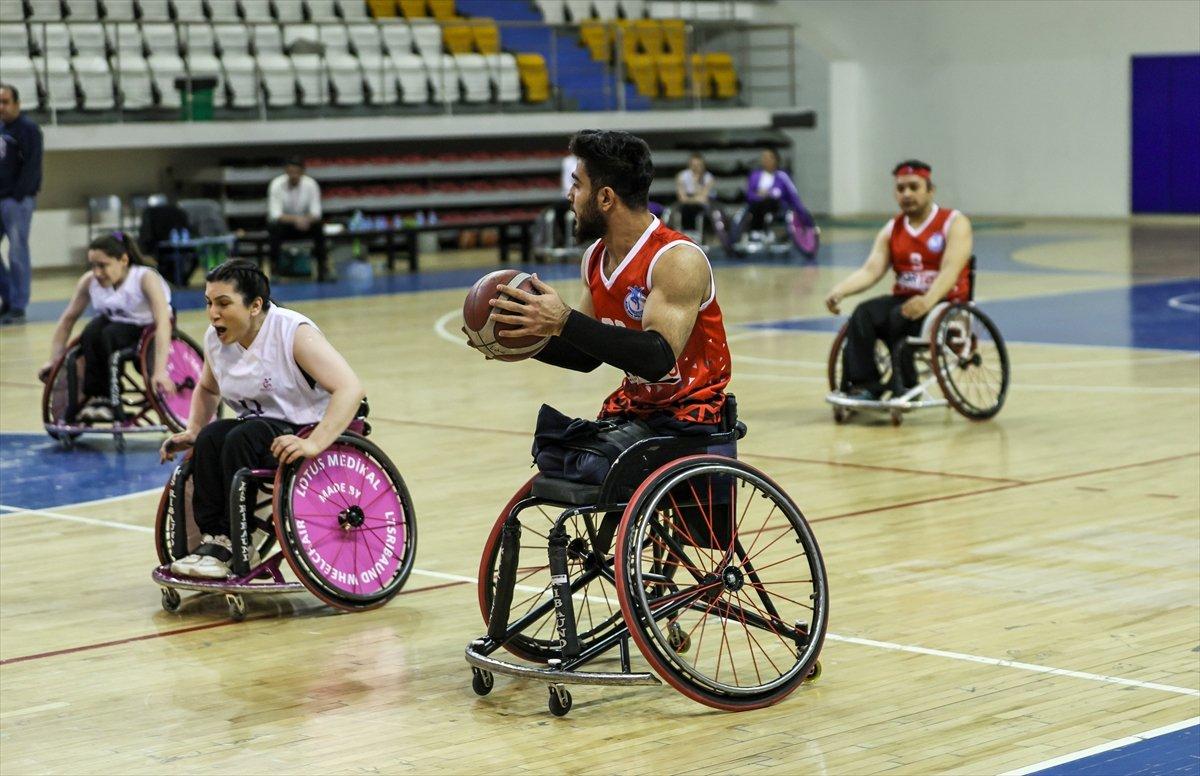 Türkiye'nin tek tekerlekli sandalye kadın basketbol takımı: Lotus Engelliler