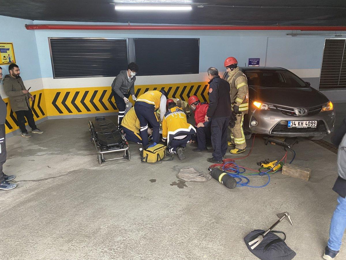 Ümraniye'de el frenini çekmeyi unutan sürücü, tekerleğin altında kaldı