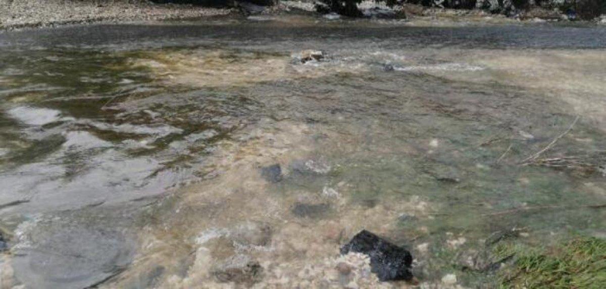 Büyükçekmece'de İSKİ borusu patladı: Araçlar ilerleyemedi