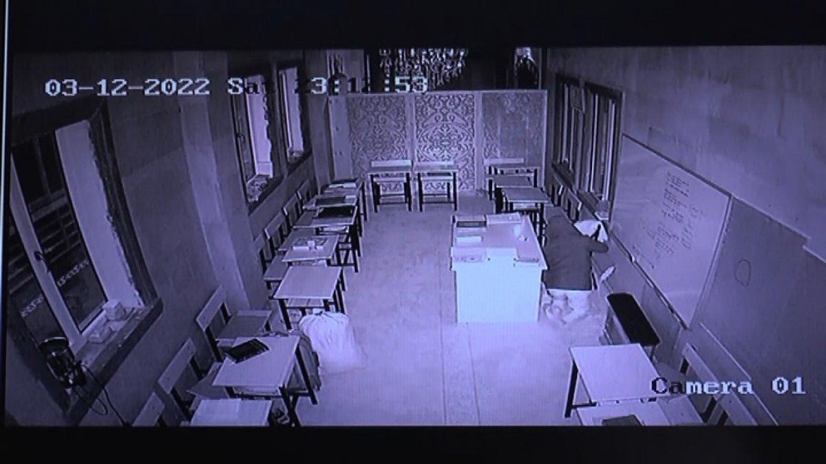 Nevşehir'de camiye giren hırsız, sadaka kutusunu çaldı