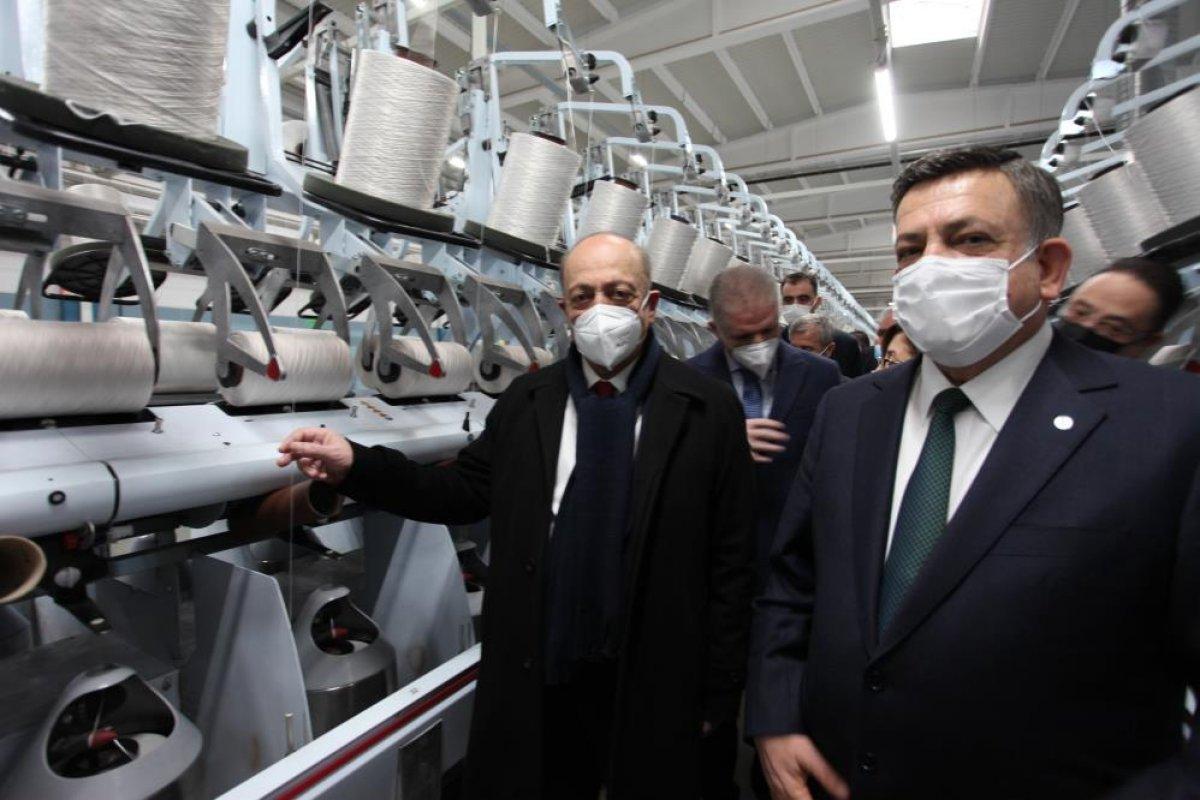 Vedat Bilgin işçilerle yemek sırasına girdi