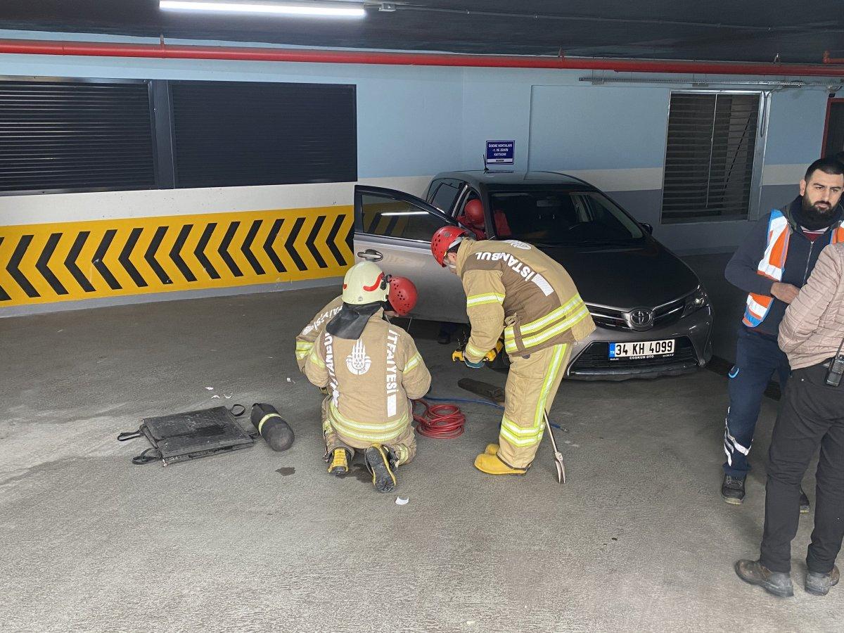 Ümraniye'de el frenini çekmeyi unutan sürücü, tekerleğin altında kaldı
