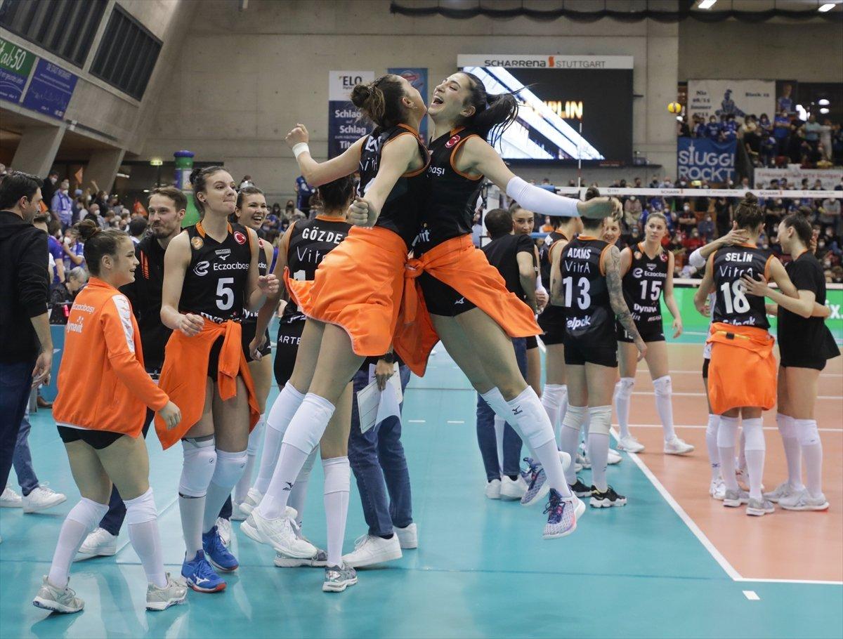 Eczacıbaşı Dynavit, CEV Kupası Final maçını kazanarak şampiyon oldu