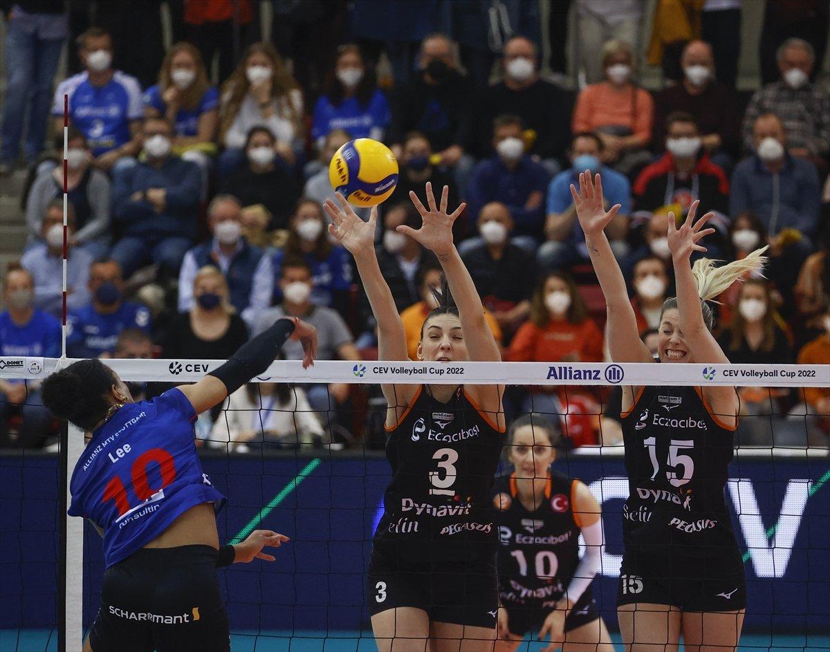 Eczacıbaşı Dynavit, CEV Kupası Final maçını kazanarak şampiyon oldu