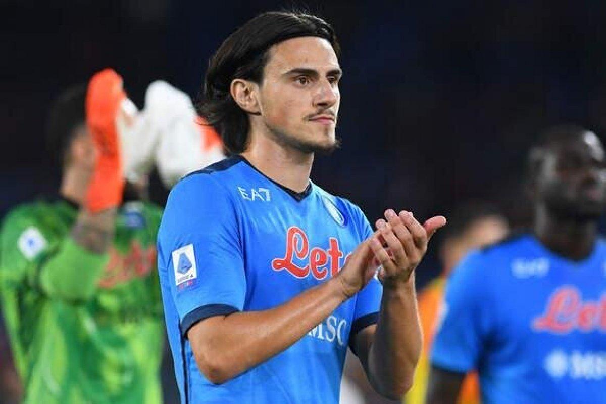 Elif Elmas devleri peşine taktı