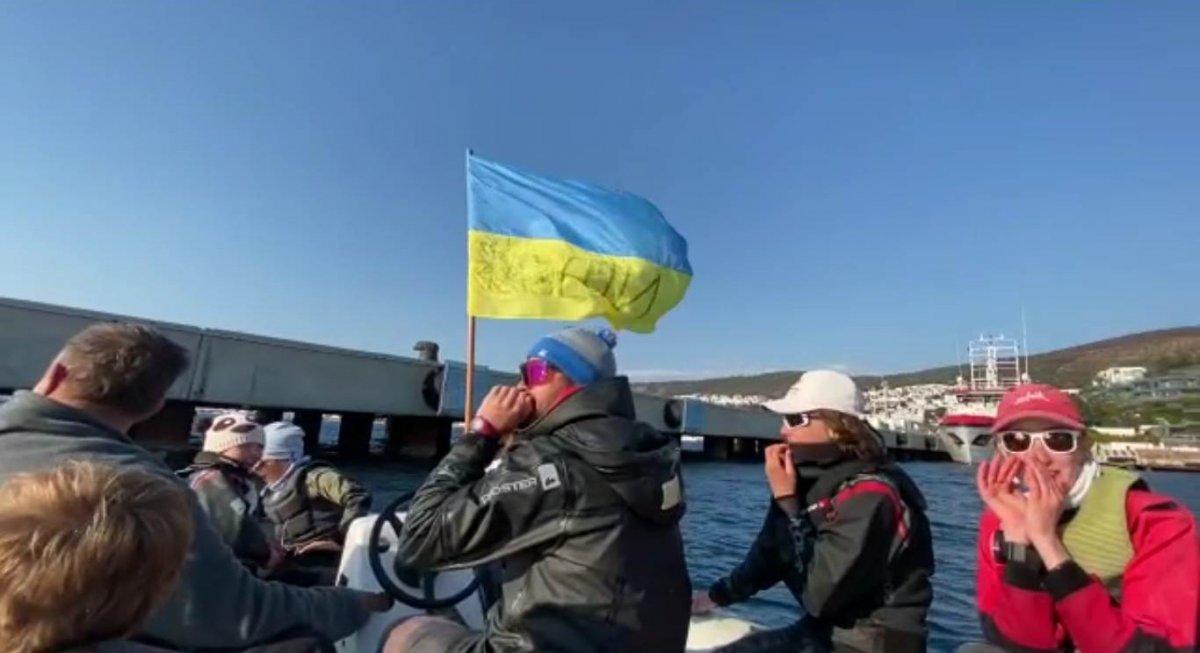 Abramoviç'in Muğla'ya gelen yatına, Ukraynalı yelkencilerden protesto