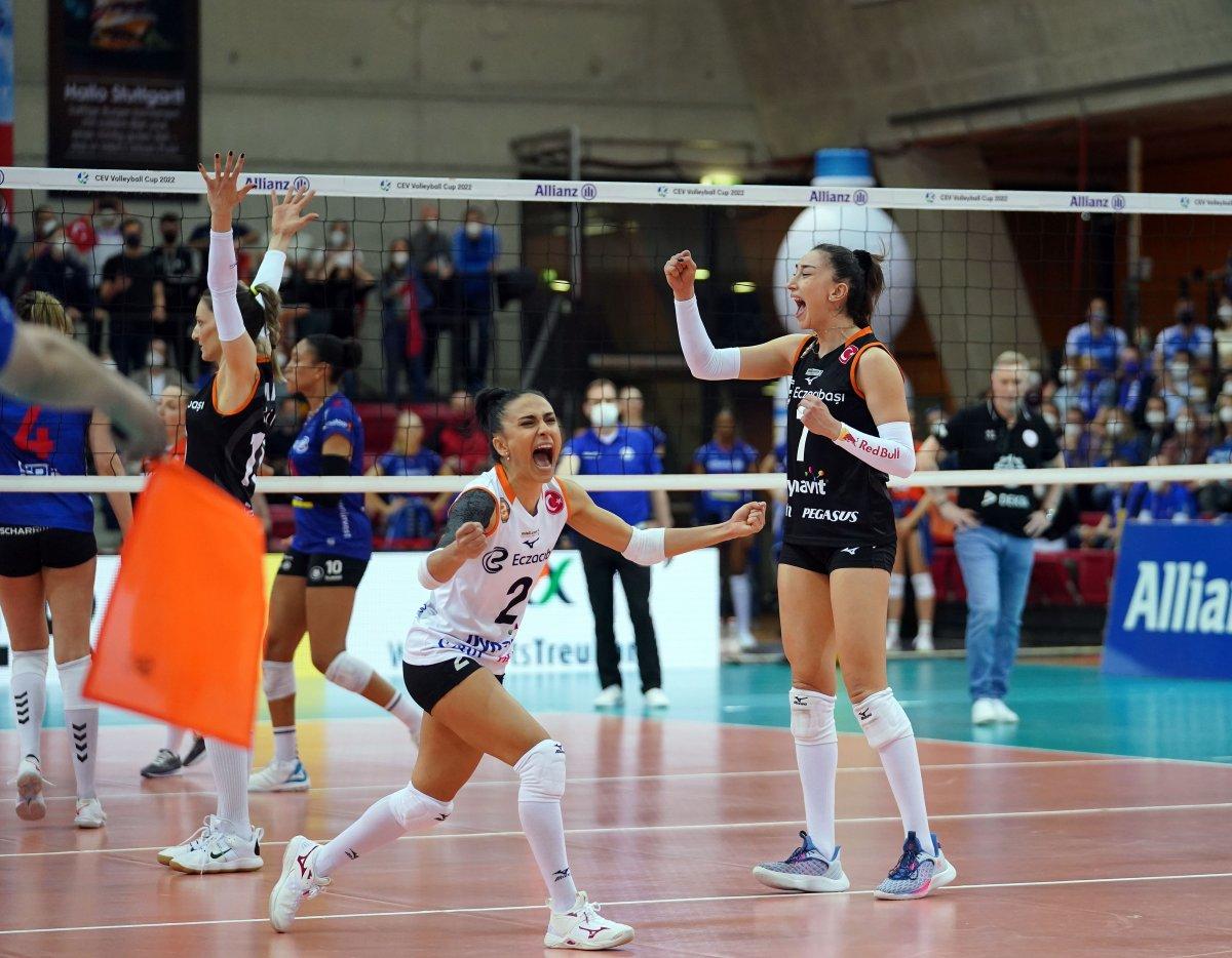 Eczacıbaşı Dynavit, CEV Kupası Final maçını kazanarak şampiyon oldu