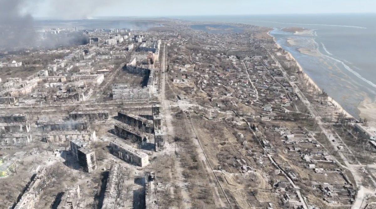 Rus bombardımanının ardından Mariupol'un havadan görünümü