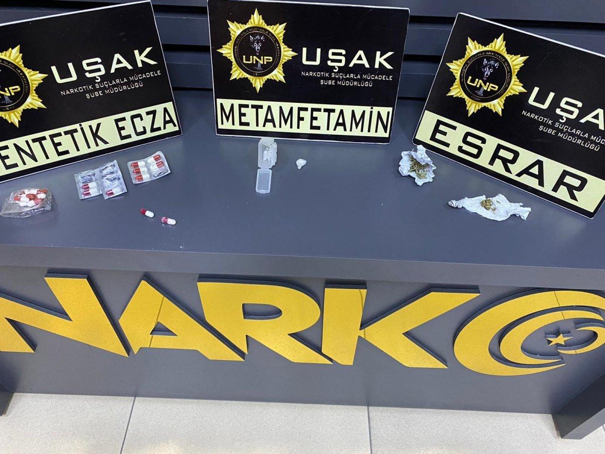 Uşak'ta sokak tacirlerine eş zamanlı operasyon