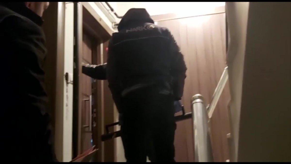 Uşak'ta sokak tacirlerine eş zamanlı operasyon