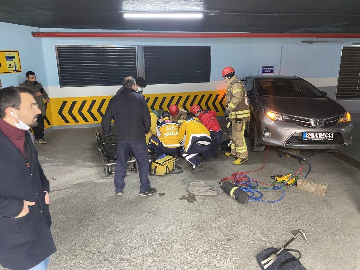 Ümraniye'de el frenini çekmeyen kadın aracının altında can verdi