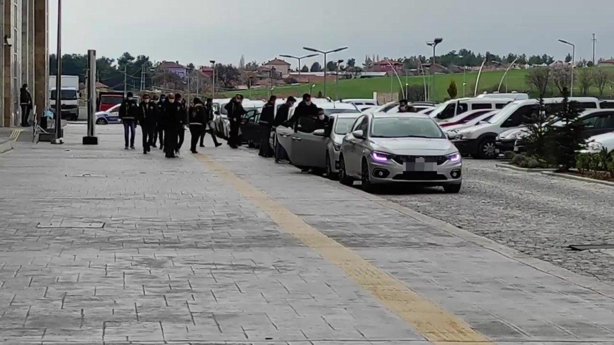 Uşak'ta sokak tacirlerine eş zamanlı operasyon