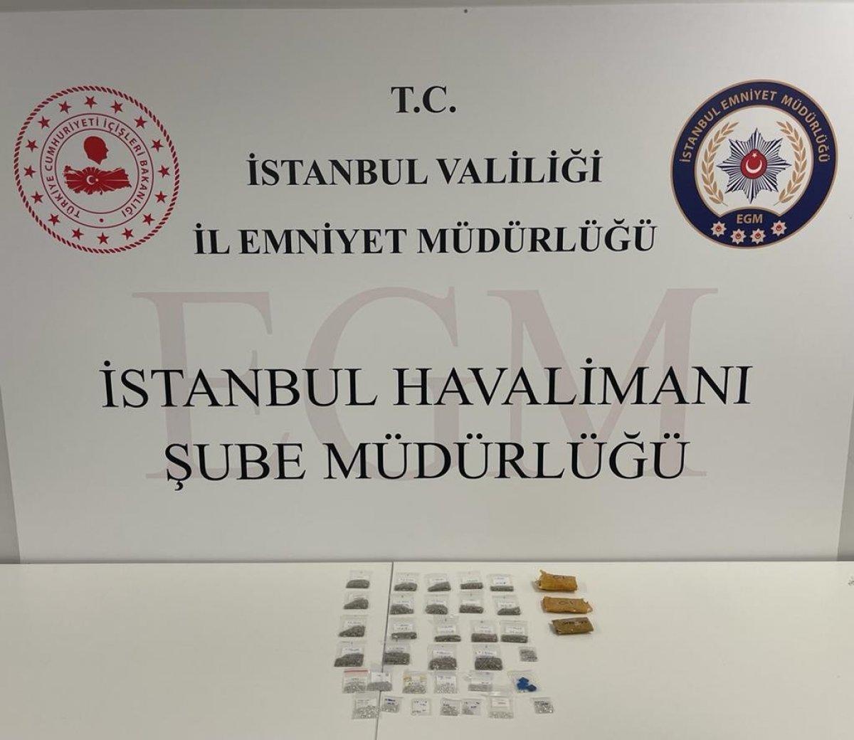 İstanbul’a gelen Hint yolcunun cebinden 12 milyon TL’lik pırlanta çıktı