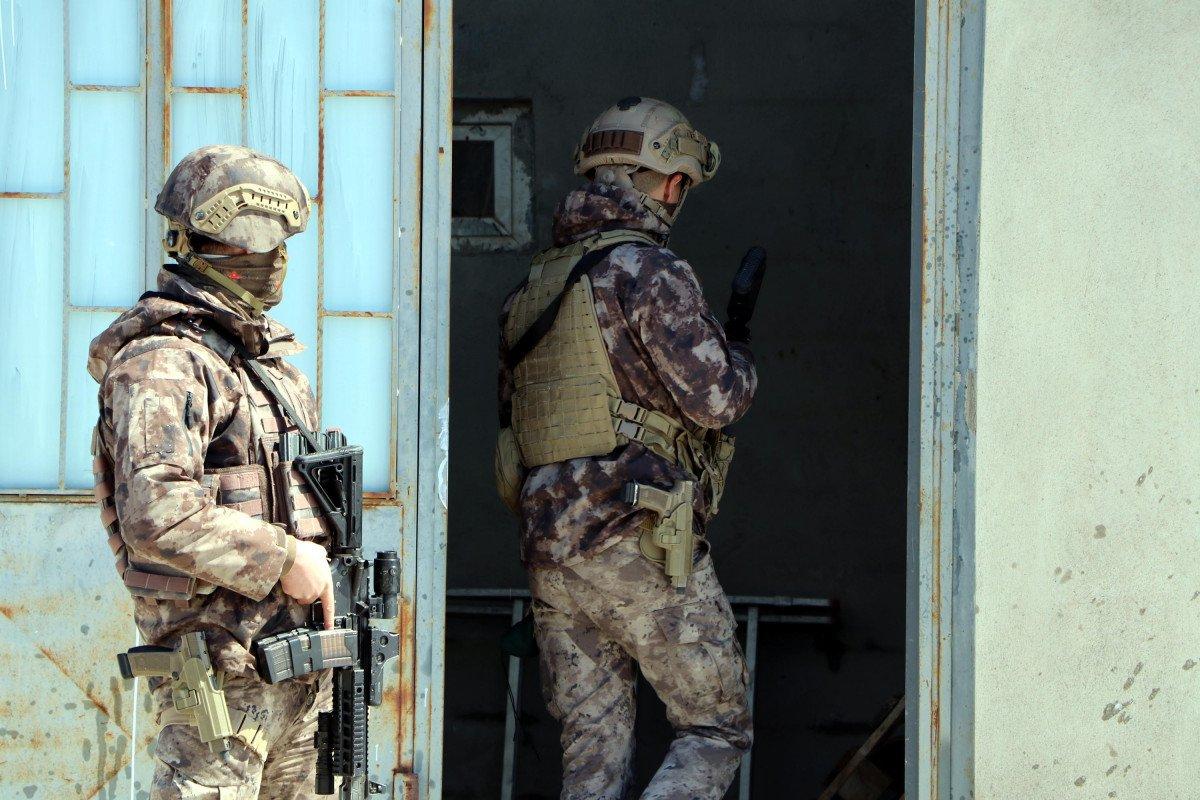 Van’da, kullanılmayan iş yerinde 41 kaçak göçmen yakalandı