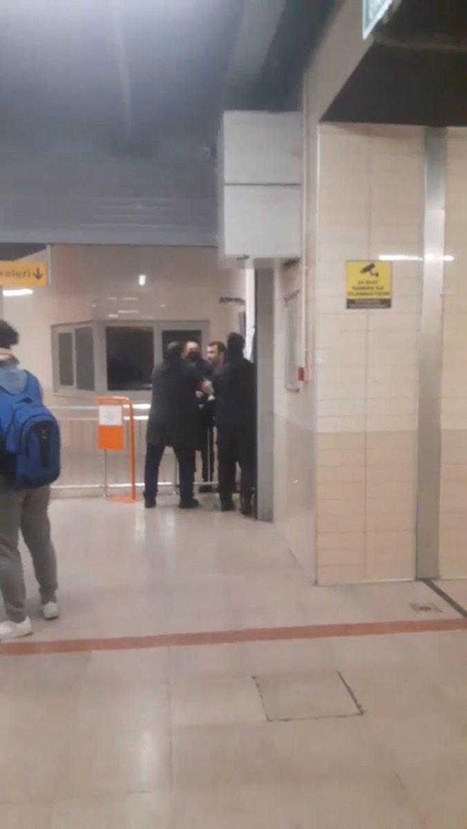 Bursa’da, metro istasyonundaki alkollü şahıs güvenliğe zorluk çıkardı