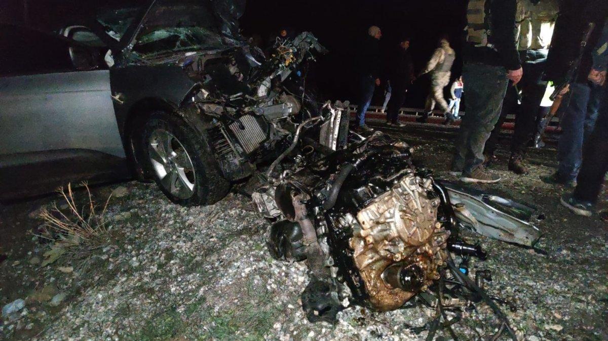 Van'da otomobil minibüs ile çarpıştı: 15 yaralı