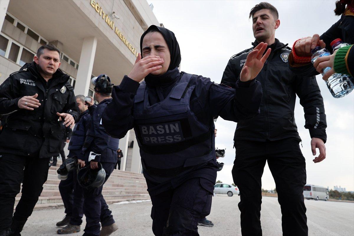 AA'nın savaş muhabirliği eğitiminde toplumsal olaylara müdahale tatbikatı