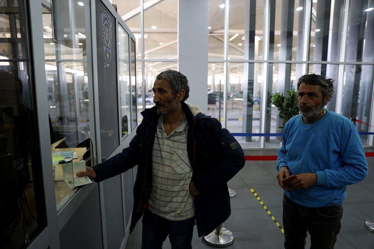 Mariupol'den tahliye edilen ilk kafile Türkiye'ye geldi