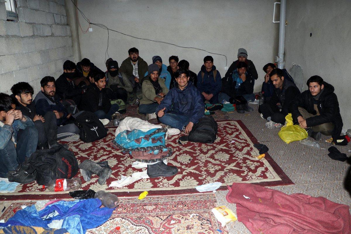 Van’da, kullanılmayan iş yerinde 41 kaçak göçmen yakalandı