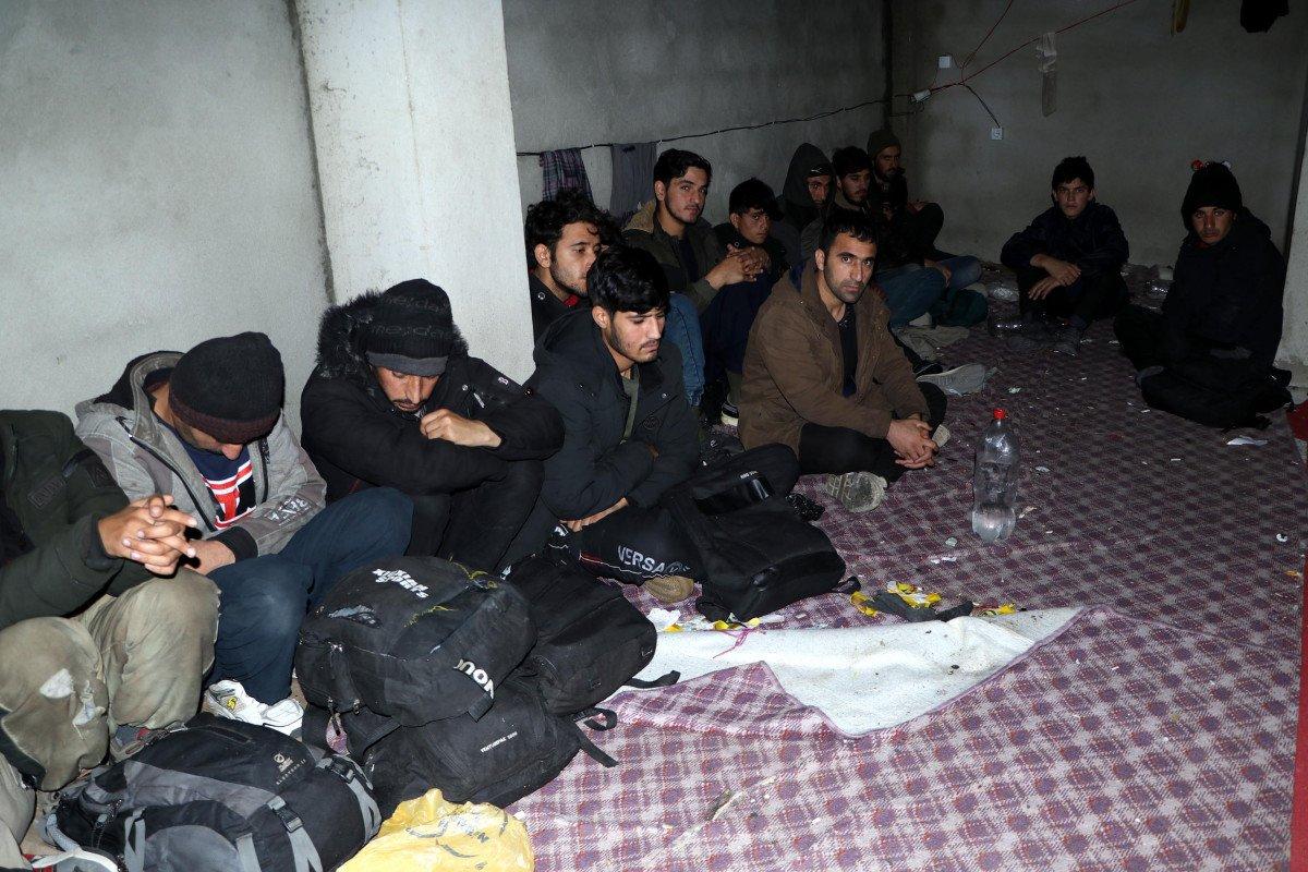 Van’da, kullanılmayan iş yerinde 41 kaçak göçmen yakalandı