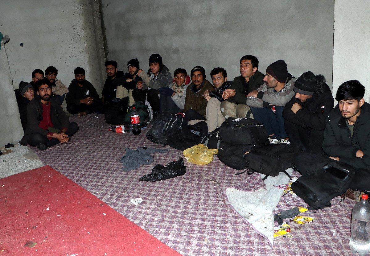 Van’da, kullanılmayan iş yerinde 41 kaçak göçmen yakalandı