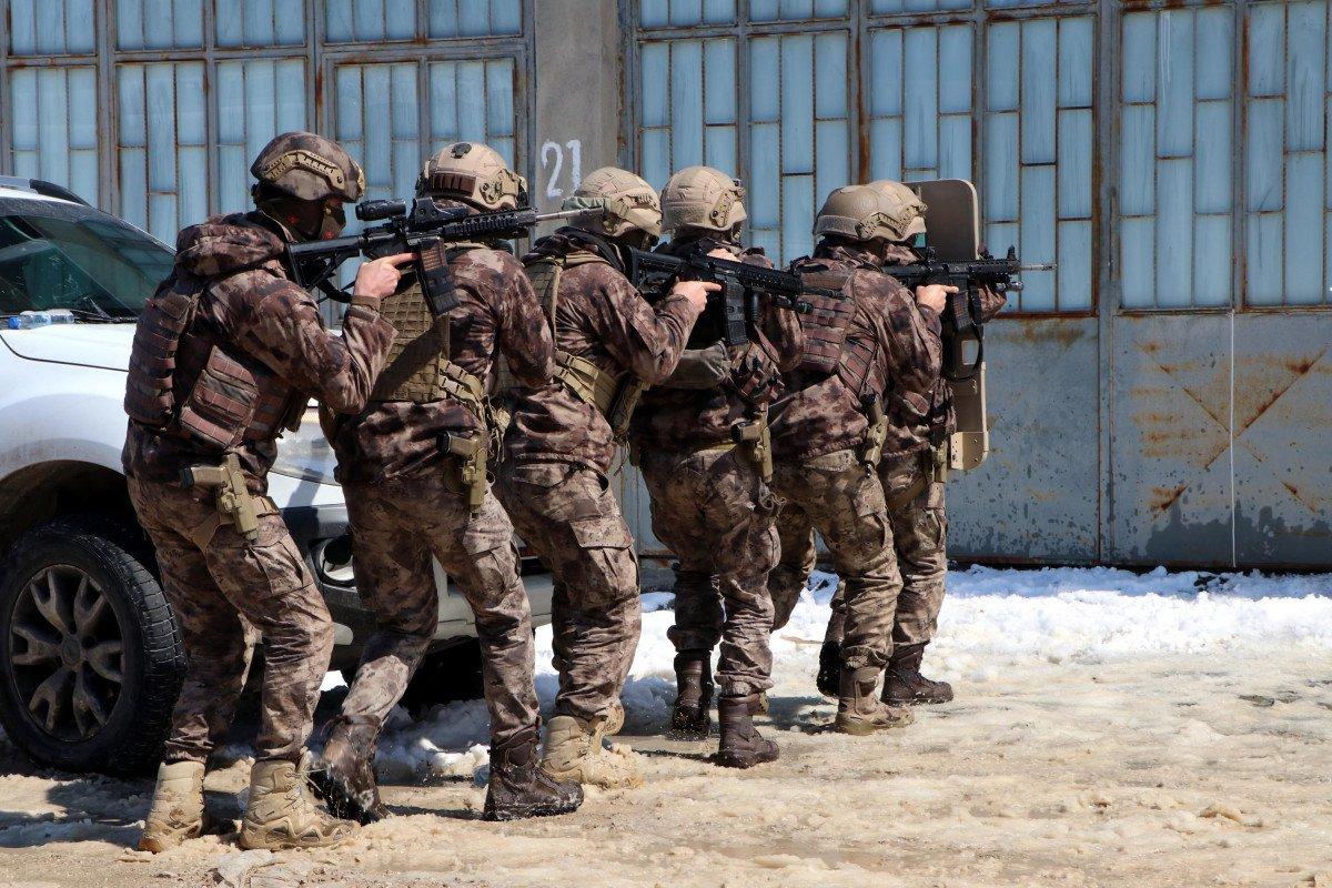 Van’da, kullanılmayan iş yerinde 41 kaçak göçmen yakalandı