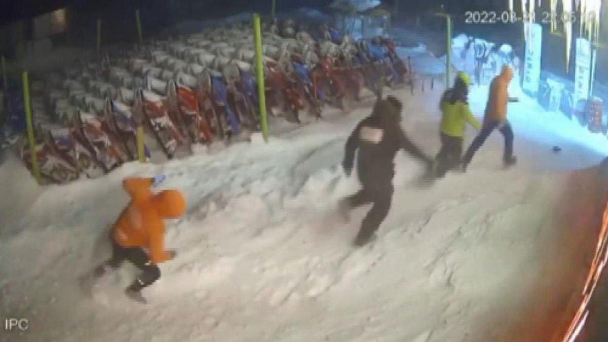 Uludağ'da ayı ile karşılaşan arkadaşların panik halleri