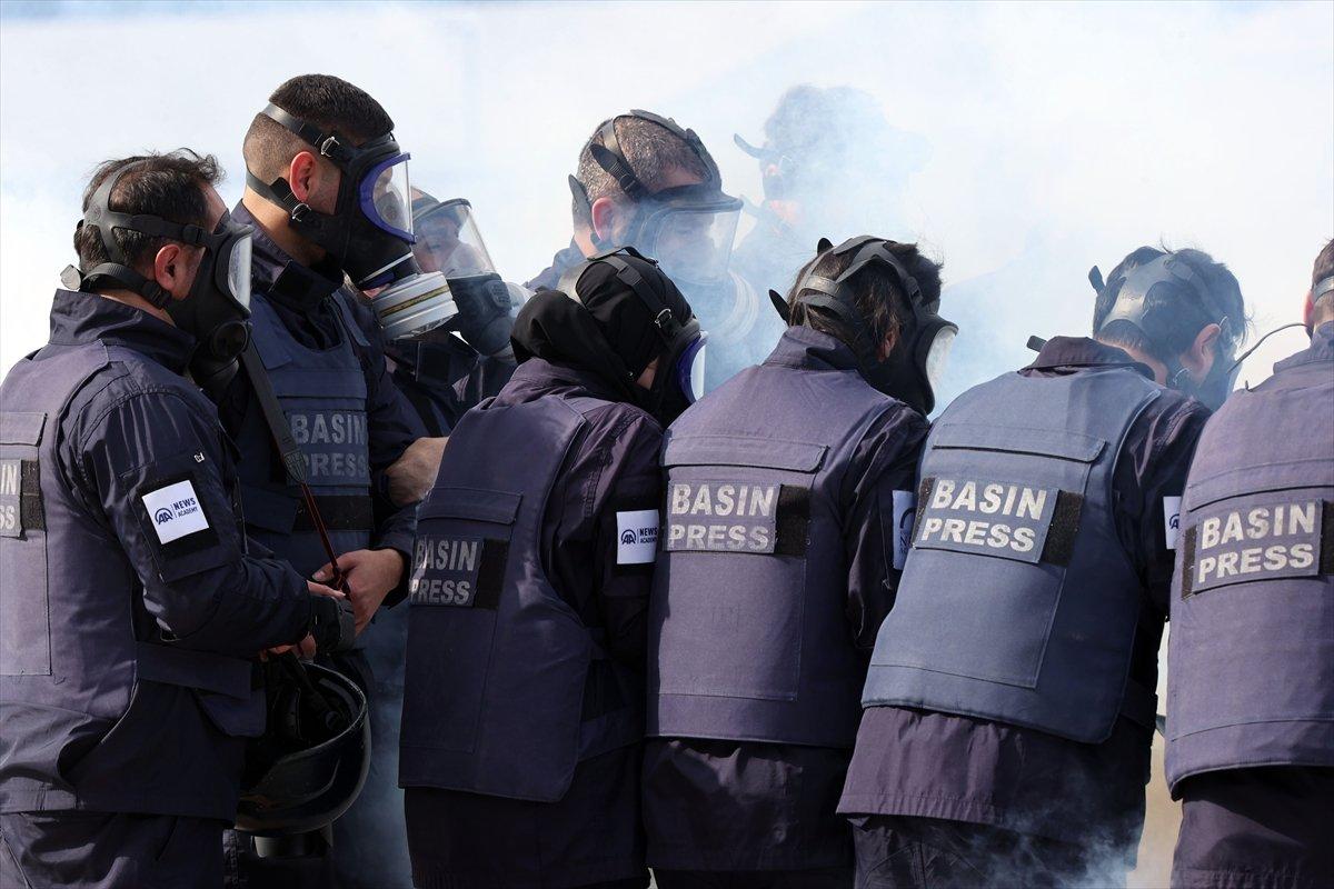 AA'nın savaş muhabirliği eğitiminde toplumsal olaylara müdahale tatbikatı