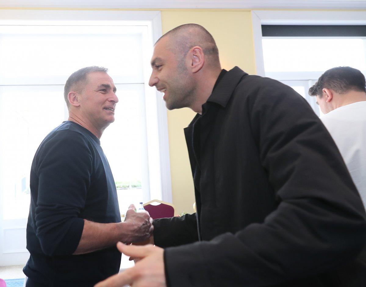 Burak Yılmaz milli takım kampından ayrıldı