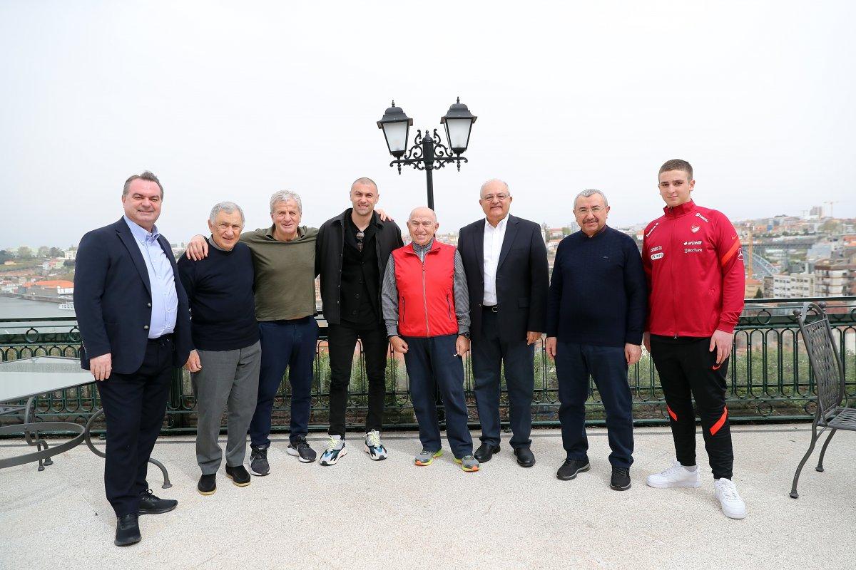 Burak Yılmaz milli takım kampından ayrıldı