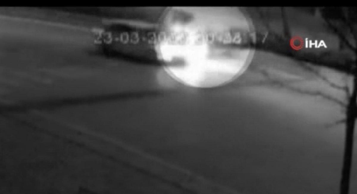 Ankara'da kavşakta yaşanan kaza güvenlik kamerasına yansıdı