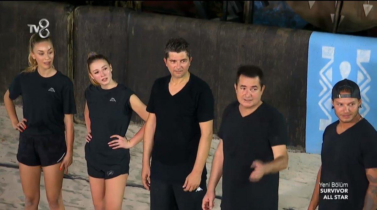 Acun Ilıcalı sevgilisi Çağla Altunkaya ile birlikte maça çıktı